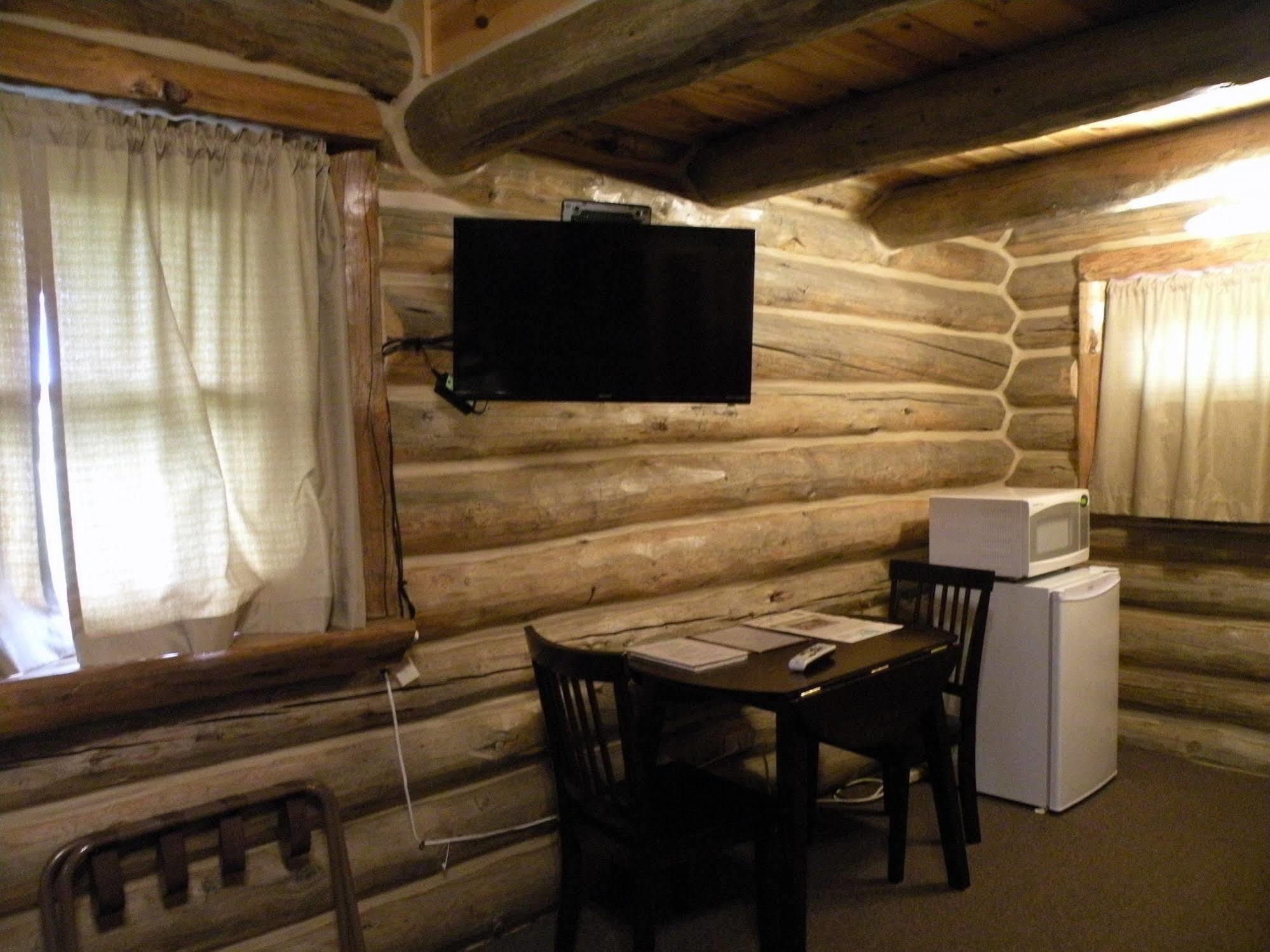 Gold Camp Cabins Custer Exterior photo
