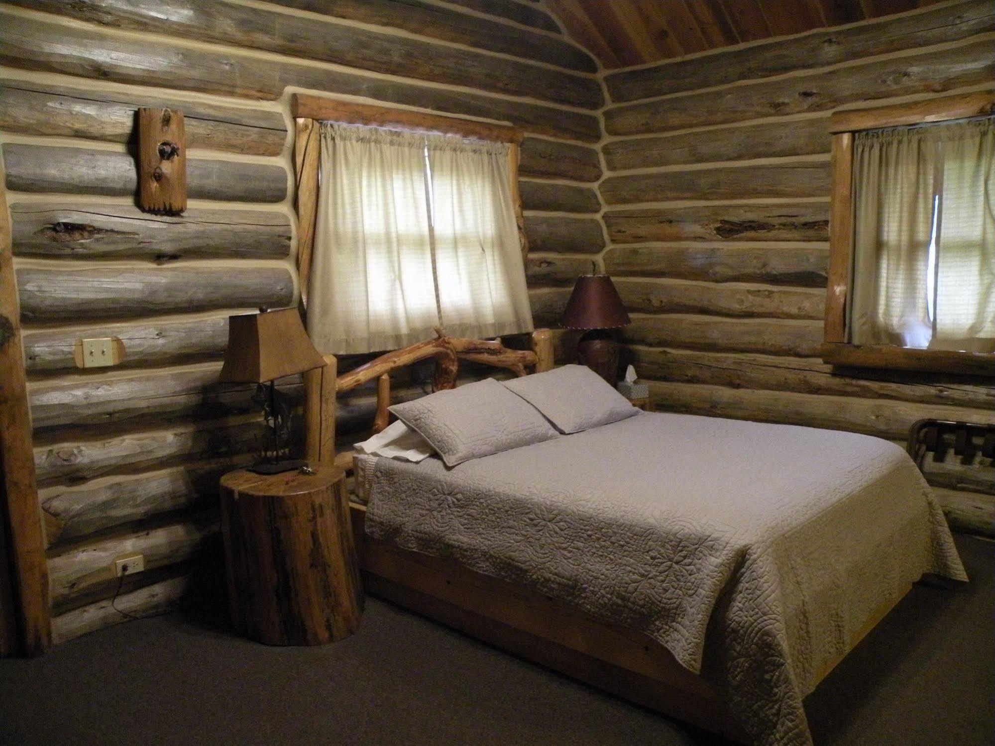 Gold Camp Cabins Custer Exterior photo
